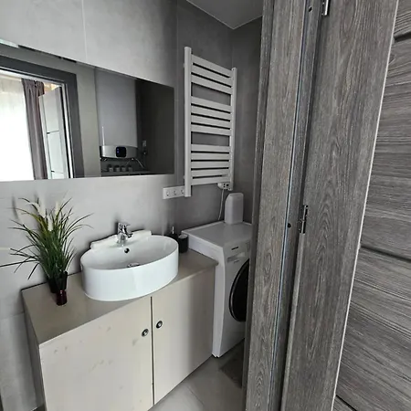 Melyna Banga Kotedzas Monciskese *