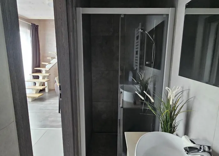 Melyna Banga Kotedzas Monciskese *